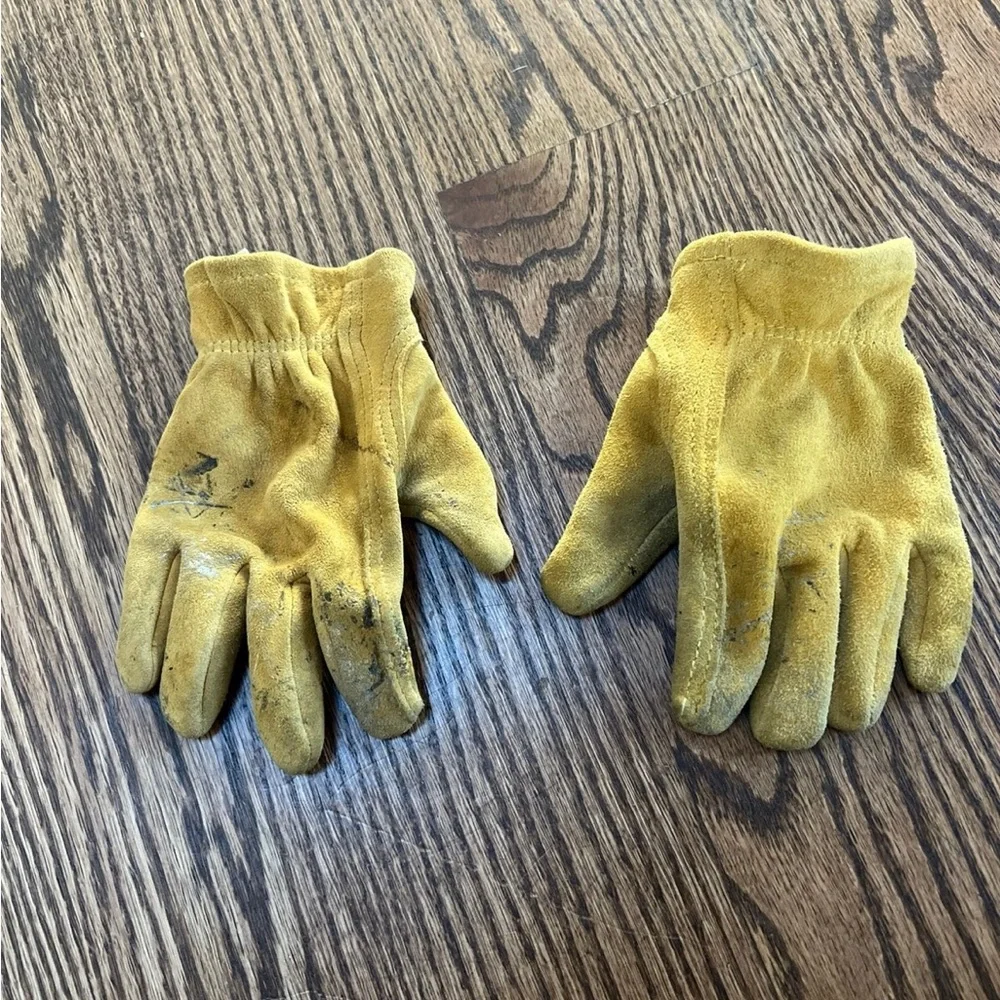 ❤️3/$20❤️ 4-6y old leather work gloves